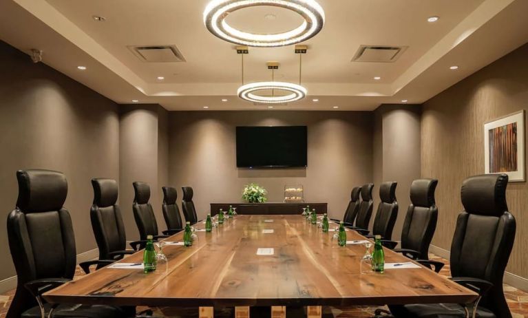 Professional meeting room with ergnomic chairs at DoubleTree By Hilton Kitchener.