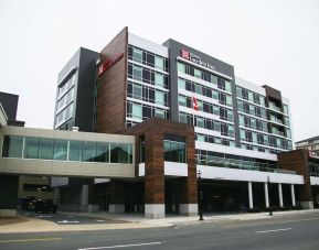 Hotel exterior and parking area at the Hilton Garden Inn Fredericton.