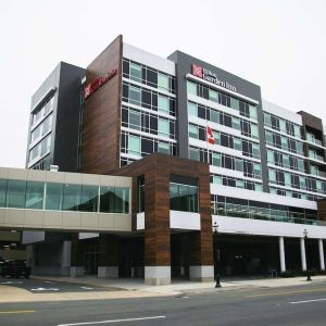 Hotel exterior and parking area at the Hilton Garden Inn Fredericton.