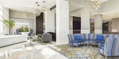 Hotel lobby with lounge area perfect for co-working at the Embassy Suites By Hilton Toronto Airport.