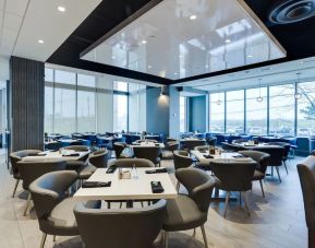 Dining area at the Embassy Suites By Hilton Toronto Airport.