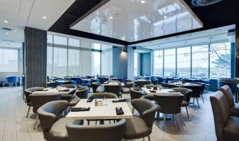 Dining area at the Embassy Suites By Hilton Toronto Airport.