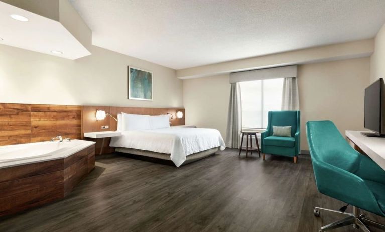 Day use junior suite with hot tub, work desk and private bathroom at the Hilton Garden Inn Kitchener/Cambridge.