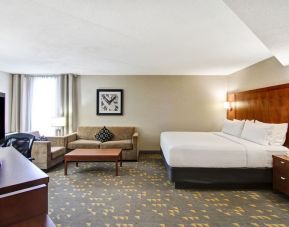 Day use room with TV screen, lounge area, work desk and private bathroom at the Holiday Inn Oakville Centre.