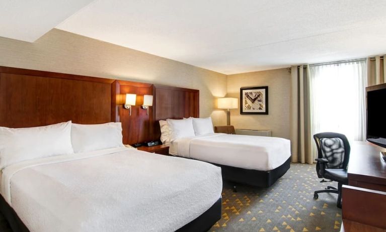 Day use twin room with TV, work desk and private bathroom  at the Holiday Inn Oakville Centre.