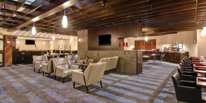 Hotel dining area with comfortable seating perfect for co-working at the Holiday Inn Oakville Centre.