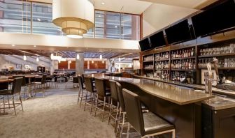 Hotel bar with comfortable seating at the Holiday Inn Oakville Centre.