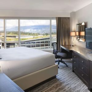 Standard day use room with TV, work desk and private bathroom at the Fairmont Waterfront.