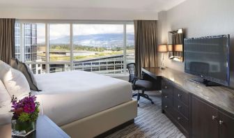 Standard day use room with TV, work desk and private bathroom at the Fairmont Waterfront.