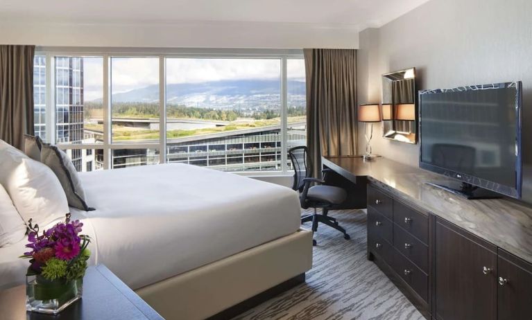 Standard day use room with TV, work desk and private bathroom at the Fairmont Waterfront.