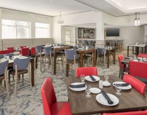 Dining area perfect for coworking at Hilton Garden Inn Boca Raton.