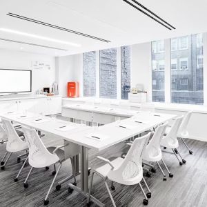 Professional meeting room at Innside By Melia New York Nomad.