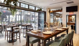 Dining area with natural light at Innside By Melia New York Nomad.