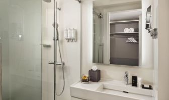 Guest bathroom with shower at Innside By Melia New York Nomad.