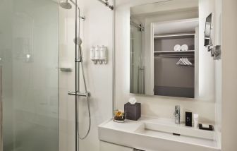 Guest bathroom with shower at Innside By Melia New York Nomad.