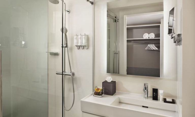 Guest bathroom with shower at Innside By Melia New York Nomad.