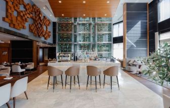 Dining area perfect for coworking at Radisson Blu Hotel Dubai Media City.