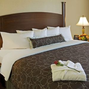 King bed at Staybridge Suites Oakville-Burlington.