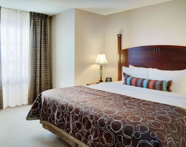 Day use room with private bathroom at Staybridge Suites Oakville-Burlington.