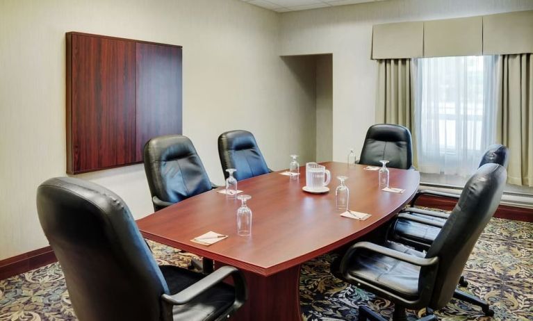 Professional meeting room at Staybridge Suites Oakville-Burlington.