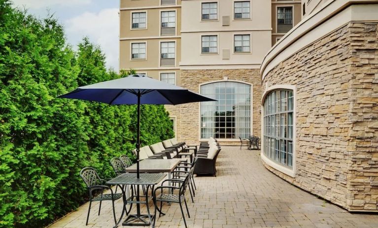 Oudoor patio at Staybridge Suites Oakville-Burlington.