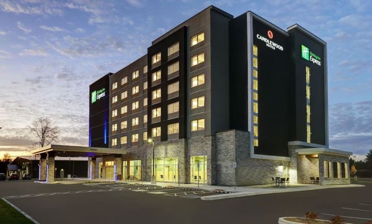 Hotel exterior and parking area at Holiday Inn Express Kingston West.