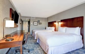 Day use twin room with TV, work desk and private bathroom at Four Points By Sheraton Toronto Mississauga.