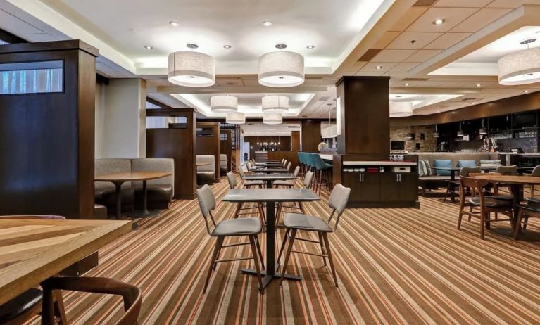 Dining area with comfortable seating perfect for co-working at Four Points By Sheraton Toronto Mississauga.