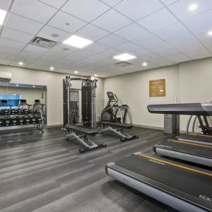 Fully equipped fitness center at Four Points By Sheraton Toronto Mississauga.