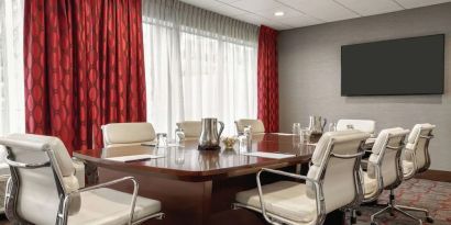 Professional meeting room at DoubleTree By Hilton Hotel Toronto Airport West.