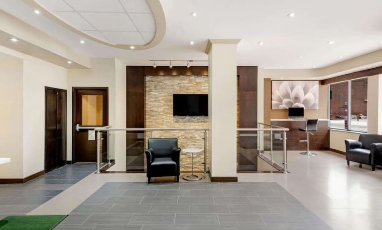 Hotel lobby with lounge area and workspace at La Quinta Inn & Suites By Wyndham Oshawa.