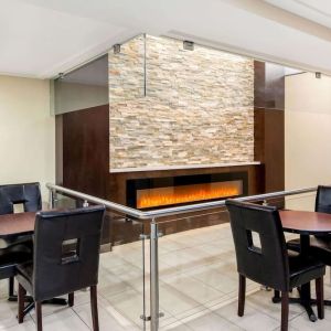 Dining area with fireplace at La Quinta Inn & Suites By Wyndham Oshawa.