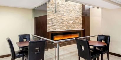 Dining area with fireplace at La Quinta Inn & Suites By Wyndham Oshawa.