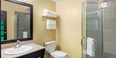 Private guest bathroom at La Quinta Inn & Suites By Wyndham Oshawa.