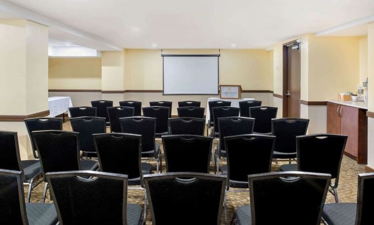 Conference room at La Quinta Inn & Suites By Wyndham Oshawa.