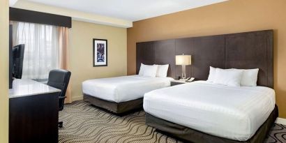 Day use twin room with TV, work desk and private bathroom at La Quinta Inn & Suites By Wyndham Oshawa.