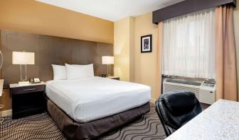 Day use room with work desk and private bathroom at La Quinta Inn & Suites By Wyndham Oshawa.