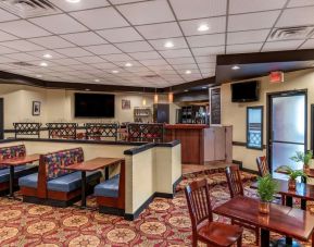 Hotel restaurant with lounge area perfect for co-working at Quality Hotel & Suites Montreal East.