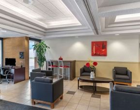 Hotel lobby with lounge area and work station at Quality Hotel & Suites Montreal East.