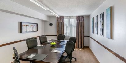 Professional meeting room at Quality Hotel & Suites Montreal East.