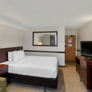 Day use room with TV, sofa, mini bar, microwave, work desk and private bathroom at Quality Hotel & Suites Montreal East.