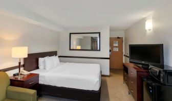 Day use room with TV, sofa, mini bar, microwave, work desk and private bathroom at Quality Hotel & Suites Montreal East.