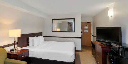 Day use room with TV, sofa, mini bar, microwave, work desk and private bathroom at Quality Hotel & Suites Montreal East.