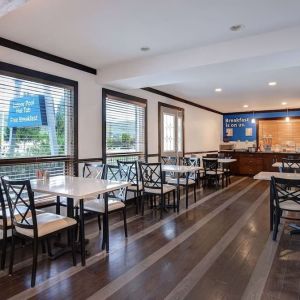 Dining area at Days Inn Vernon.