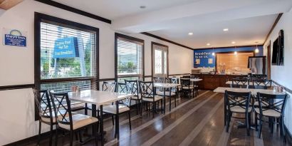 Dining area at Days Inn Vernon.