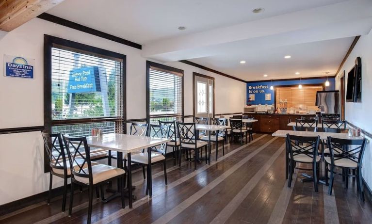 Dining area at Days Inn Vernon.