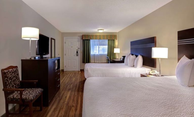 Day use twin room with TV, work desk and private bathroom at Days Inn Vernon.