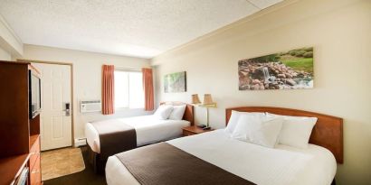 Bright and spacious day use twin room with TV, work desk and private bathroom at Riviera Motor Inn.