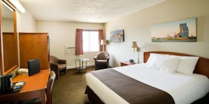 Day use room with living area, work desk and private bathroom at Riviera Motor Inn.