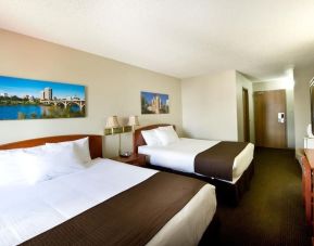 Day use twin room with TV, work desk and private bathroom at Riviera Motor Inn.